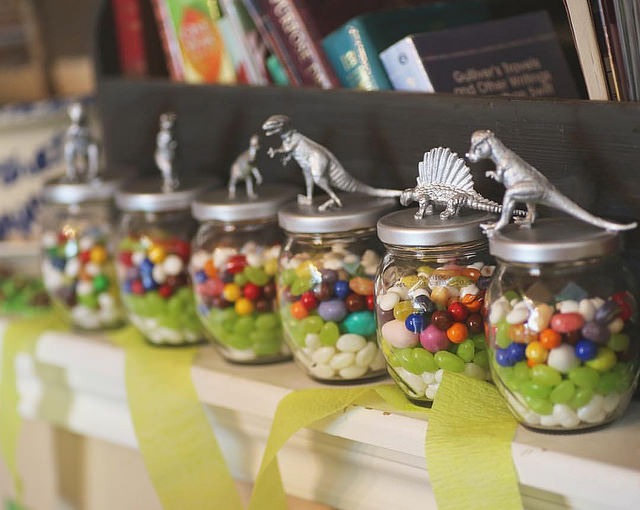 Dinosaur Candy Jar Party Favors by @Sprittibee